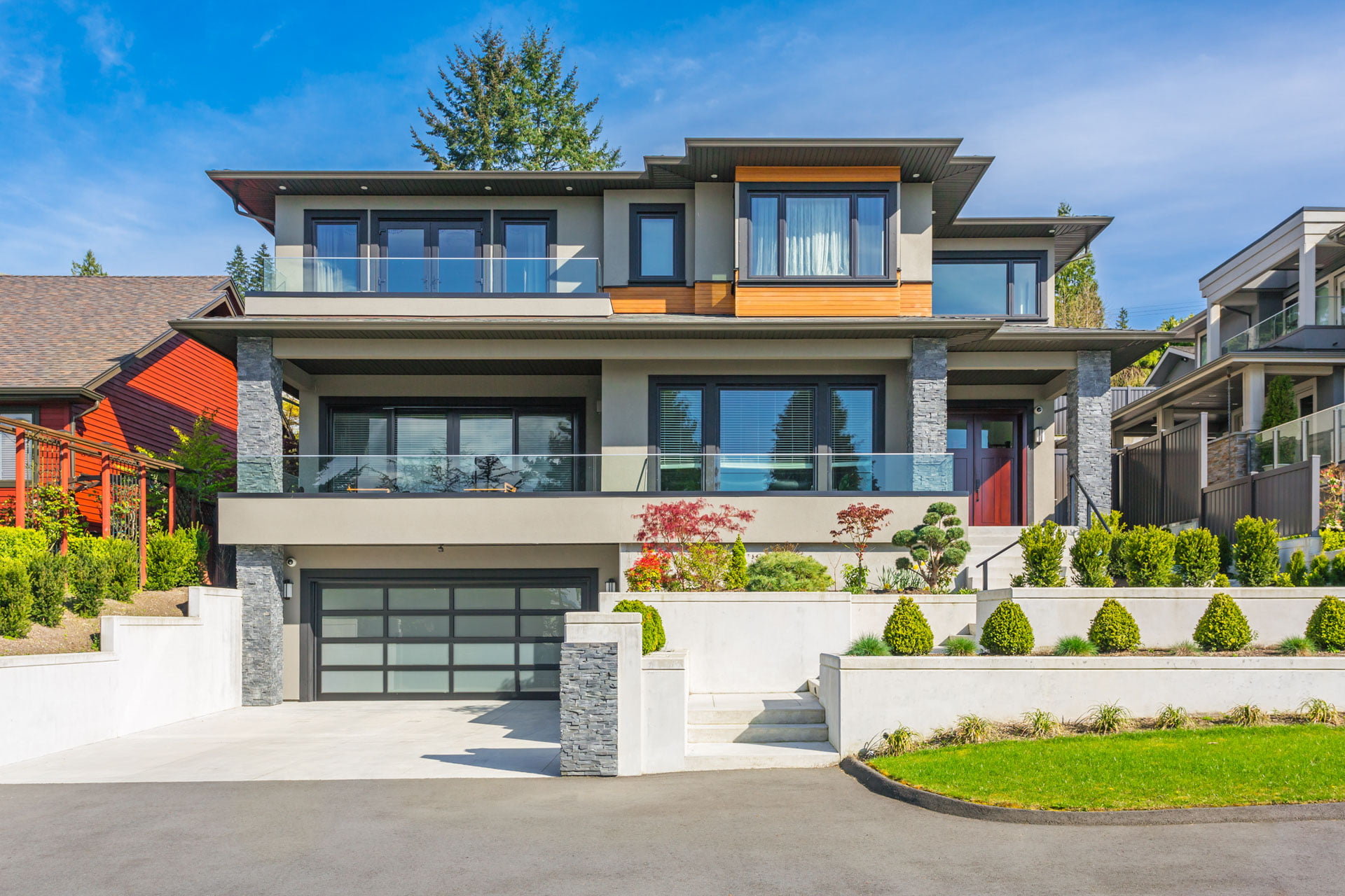 Beautifully Landscaped Home In Toronto